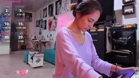 Snapshot of amy_and_eloise chatting on 02/28/25, 07:35 AmyEloise online show from 02/28/25, 07:35