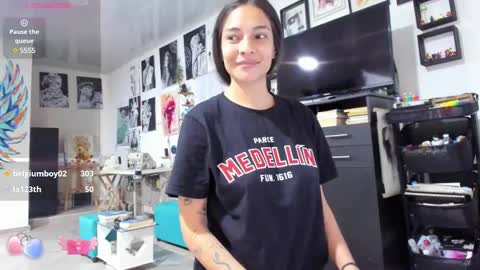 Snapshot of amy_and_eloise chatting on 03/12/25, 11:44 AmyEloise online show from 03/12/25, 11:44