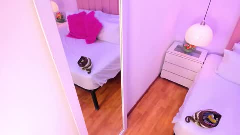 Aleja   online show from 09/28/25, 03:23