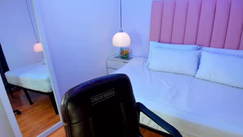 Aleja   online show from 10/24/25, 11:23