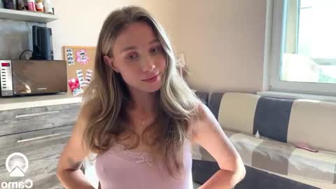 Snapshot of amy_meoww chatting on 09/25/25, 10:19 amy_meoww online show from 09/25/25, 10:19