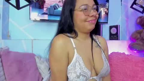 Emy Noa  online show from 04/25/26, 12:57