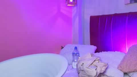 amy_saenz_ online show from 10/02/25, 10:11