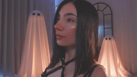 Amy Armstrong online show from 10/20/25, 02:28