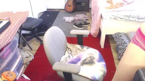 Snapshot of amyattack chatting on 02/17/25, 09:19 Trashely Gimpson online show from 02/17/25, 09:19