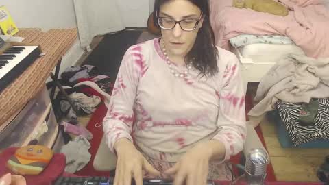 Snapshot of amyattack chatting on 03/04/25, 10:46 Trashely Gimpson online show from 03/04/25, 10:46