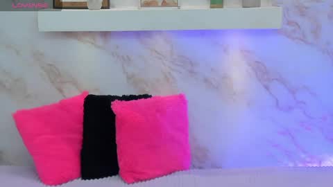 My name is AMY... Nice to meet you  thumb up me please its important online show from 04/13/26, 04:23