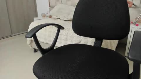 Amy Cortes online show from 10/25/25, 07:41