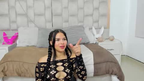 Amy Cortes online show from 11/29/25, 07:39