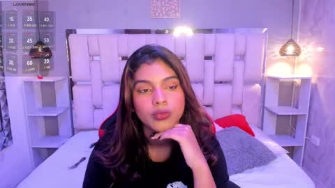 Snapshot of amyevan_ chatting on 10/14/25, 08:42 amyevan_ online show from 10/14/25, 08:42