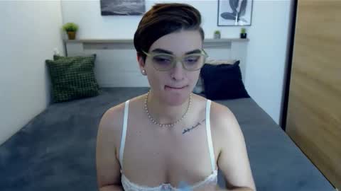 Hi there guys  My pleasure in your hands  pvt is open online show from 12/16/25, 03:44