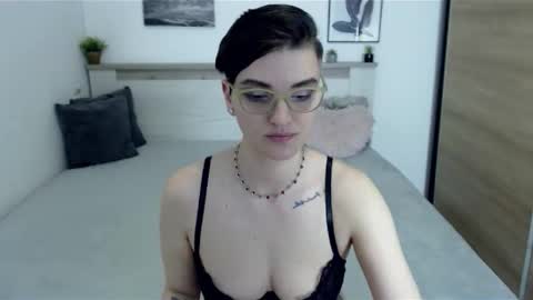 Hi there guys  My pleasure in your hands  pvt is open online show from 04/05/26, 01:52