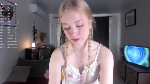 Snapshot of amylouwood chatting on 02/14/26, 06:43 Amy online show from 02/14/26, 06:43