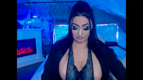 Snapshot of amyrarosera chatting on 02/14/25, 01:02 Alimoonyia online show from 02/14/25, 01:02