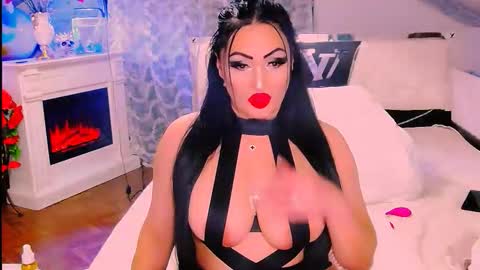 Snapshot of amyrarosera chatting on 10/04/25, 09:13 Alimoonyia online show from 10/04/25, 09:13