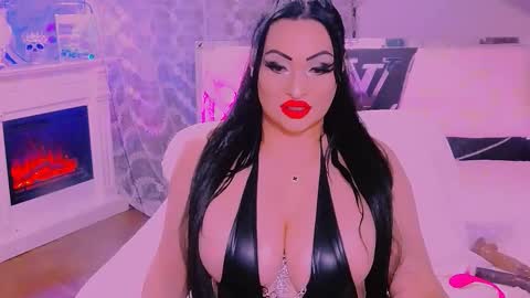 Snapshot of amyrarosera chatting on 10/17/25, 09:17 Alimoonyia online show from 10/17/25, 09:17