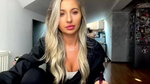 Snapshot of amyroberta92 chatting on 01/23/25, 10:22 amyroberta92 online show from 01/23/25, 10:22