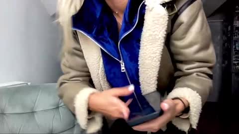 Snapshot of amyroberta92 chatting on 01/28/25, 10:12 amyroberta92 online show from 01/28/25, 10:12