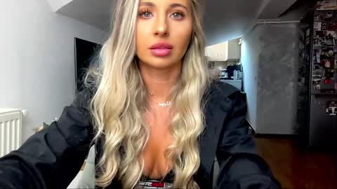 Snapshot of amyroberta92 chatting on 01/30/25, 10:19 amyroberta92 online show from 01/30/25, 10:19