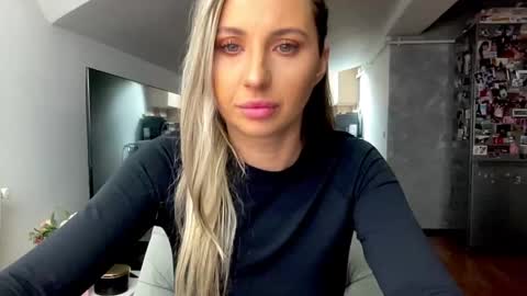 Snapshot of amyroberta92 chatting on 09/25/25, 07:01 amyroberta92 online show from 09/25/25, 07:01