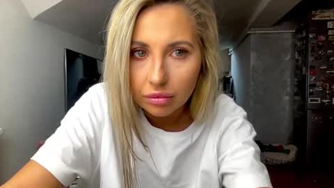 Snapshot of amyroberta92 chatting on 12/15/25, 07:45 amyroberta92 online show from 12/15/25, 07:45