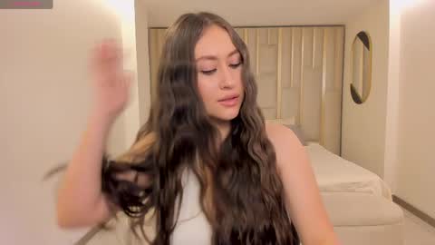 Snapshot of amyrosse_x chatting on 05/16/26, 02:19 AMY R online show from 05/16/26, 02:19