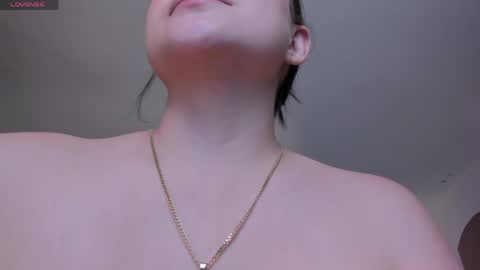 Snapshot of amyrosse_x chatting on 05/18/26, 04:07 AMY R online show from 05/18/26, 04:07