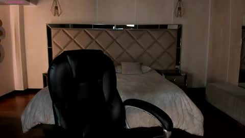 Snapshot of amyrosse_x chatting on 05/25/26, 12:16 AMY R online show from 05/25/26, 12:16