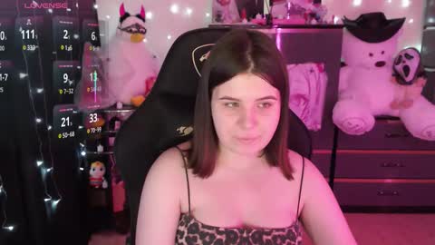 Snapshot of amyvibes chatting on 10/28/25, 08:33 amyvibes online show from 10/28/25, 08:33