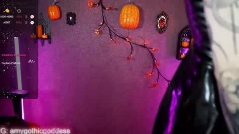 Snapshot of amywhitenessxx chatting on 10/18/25, 11:44 Amy switch Goddess divine Mistress online show from 10/18/25, 11:44
