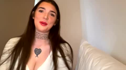 Snapshot of amyyyoxxo chatting on 02/20/25, 08:39 Amyyyoxxo online show from 02/20/25, 08:39