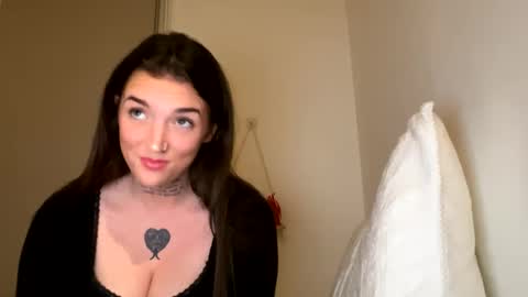 Snapshot of amyyyoxxo chatting on 03/07/25, 08:11 Amyyyoxxo online show from 03/07/25, 08:11