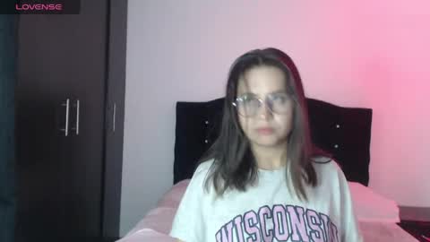 ana_arms_ online show from 04/26/26, 07:44