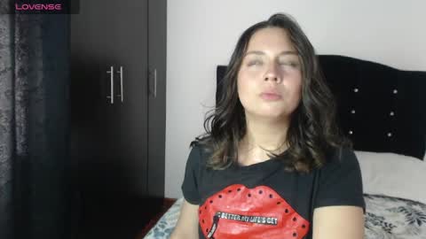 Snapshot of ana_arms_ chatting on 06/02/26, 06:32 ana_arms_ online show from 06/02/26, 06:32