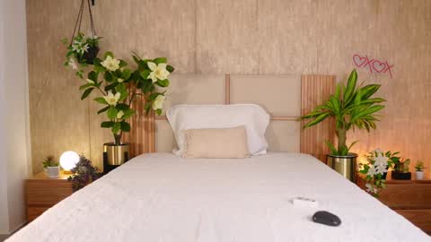 Ana  online show from 12/20/25, 03:35