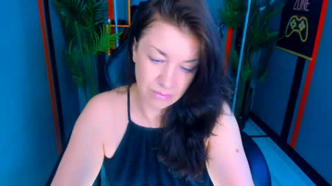 Snapshot of ana_mills chatting on 05/06/26, 09:47 Ana online show from 05/06/26, 09:47