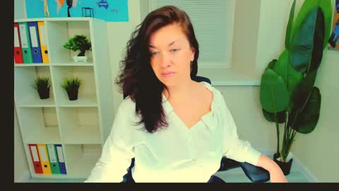 Snapshot of ana_mills chatting on 05/27/26, 10:01 Ana online show from 05/27/26, 10:01