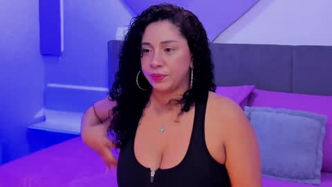 Snapshot of ana_sweet8 chatting on 09/27/25, 10:20 Ana My schedule 0400 - 1600 GMT -5 online show from 09/27/25, 10:20
