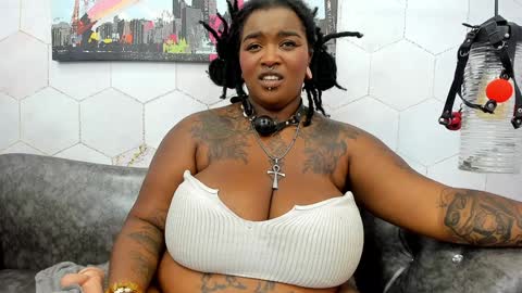 Snapshot of anaa_fuentes chatting on 02/08/25, 02:36 ANNA FUENTES online show from 02/08/25, 02:36