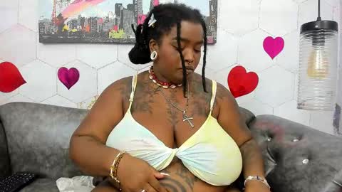 Snapshot of anaa_fuentes chatting on 02/17/25, 02:37 ANNA FUENTES online show from 02/17/25, 02:37