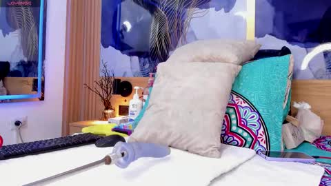 anabacker01 online show from 12/03/25, 07:34