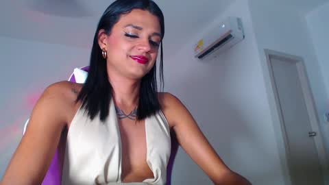 Snapshot of anabellabonariva chatting on 12/15/24, 02:30 Anabella online show from 12/15/24, 02:30
