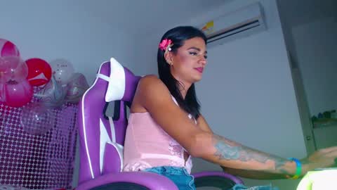 Snapshot of anabellabonariva chatting on 02/15/25, 09:05 Anabella online show from 02/15/25, 09:05