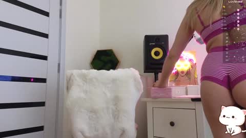 Snapshot of anabelle_wet chatting on 01/27/25, 03:39 Annie online show from 01/27/25, 03:39