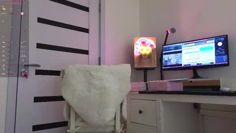 Snapshot of anabelle_wet chatting on 02/14/25, 06:29 Annie online show from 02/14/25, 06:29