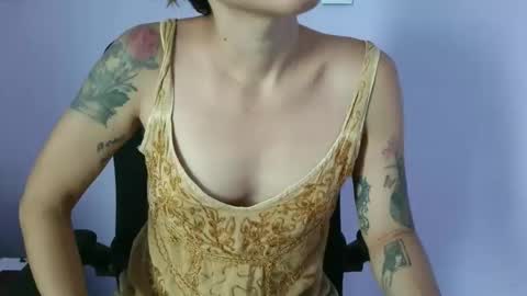 anabelucci_ online show from 04/20/26, 12:08