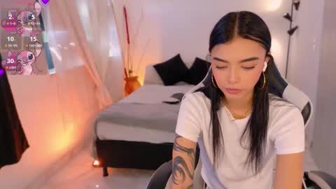 ANABEL WOLF  online show from 11/18/25, 03:38