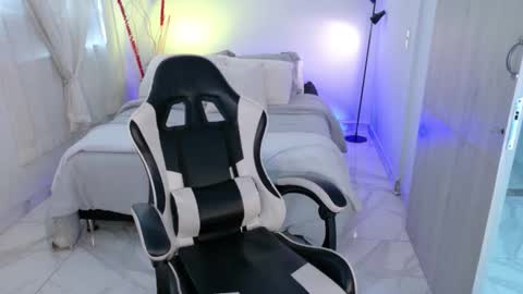 ANABEL WOLF  online show from 12/13/25, 07:53