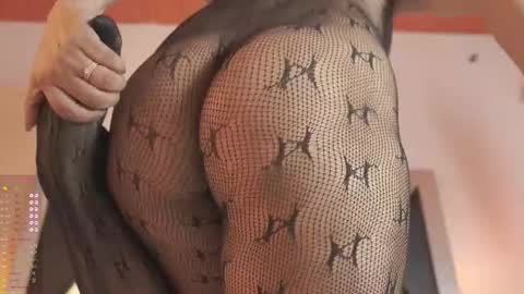 Ana Sofia Cooper online show from 10/20/25, 07:47