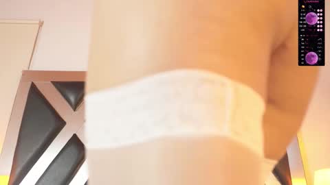 Snapshot of anacooperr_ chatting on 10/28/25, 08:00 Ana Sofia Cooper online show from 10/28/25, 08:00